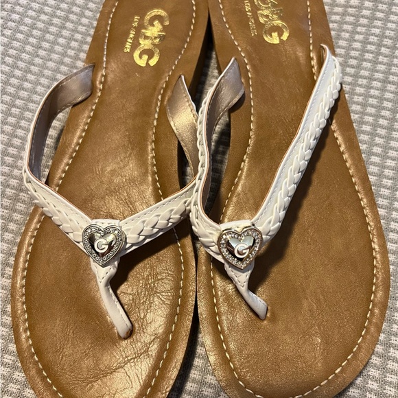 NWOT GBG Sandals Size 8 - Picture 2 of 6